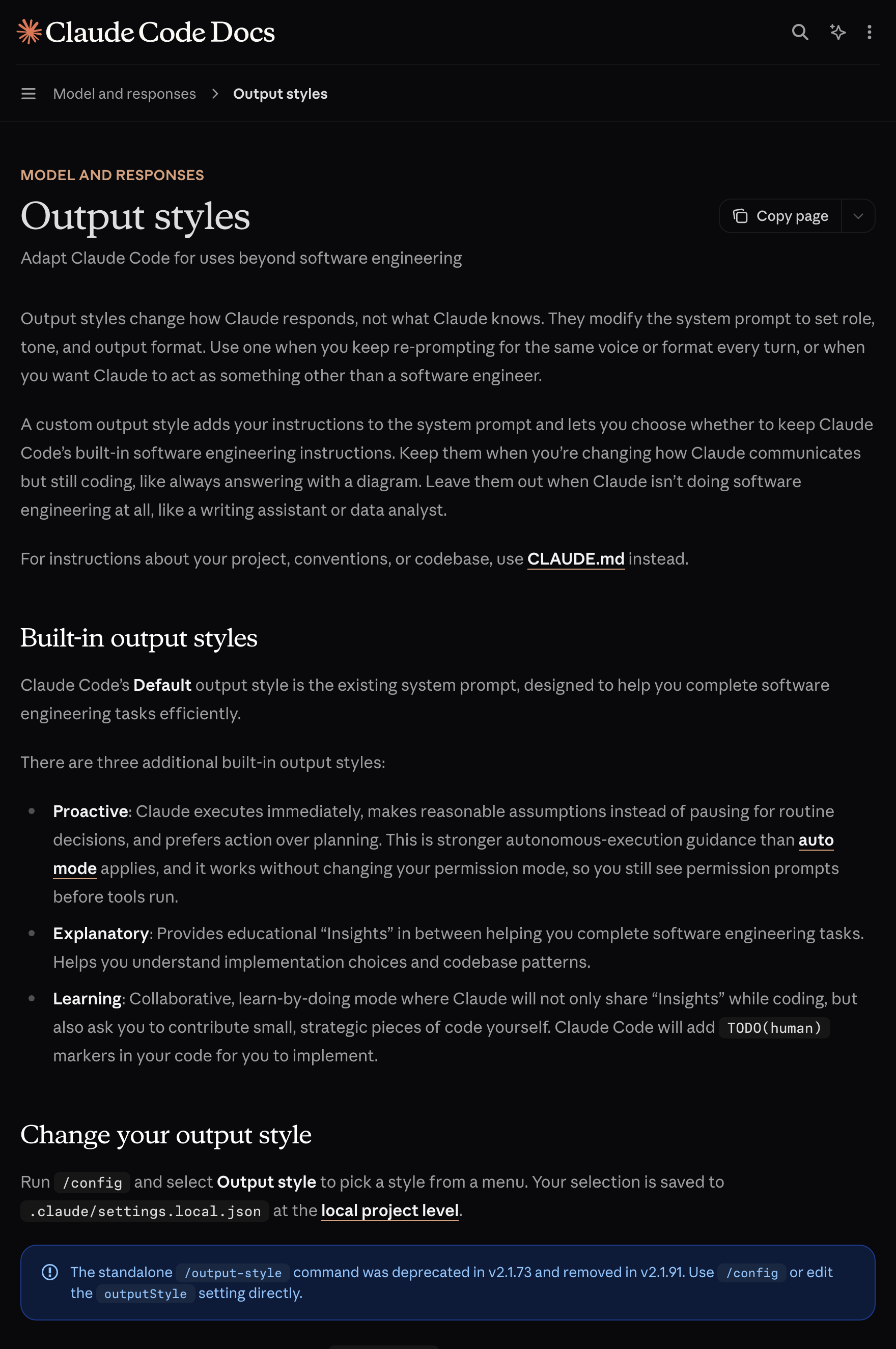 Claude Code 공식 문서의 Output styles 페이지 — Default 외 내장 스타일 셋(Proactive · Explanatory · Learning)과 Learning의 TODO(human) 설명, 그리고 /config로 바꾸라는 안내